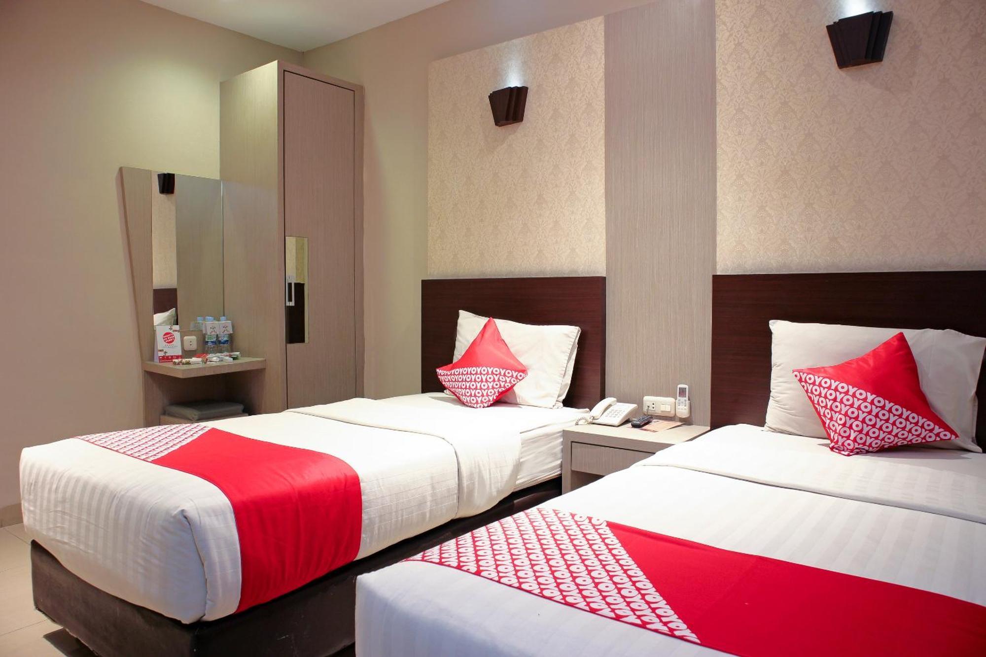 Oyo 1009 Hotel Bumi Malaya Medan Esterno foto