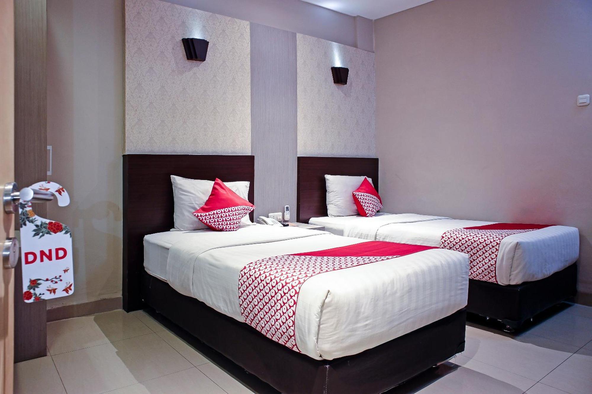 Oyo 1009 Hotel Bumi Malaya Medan Esterno foto