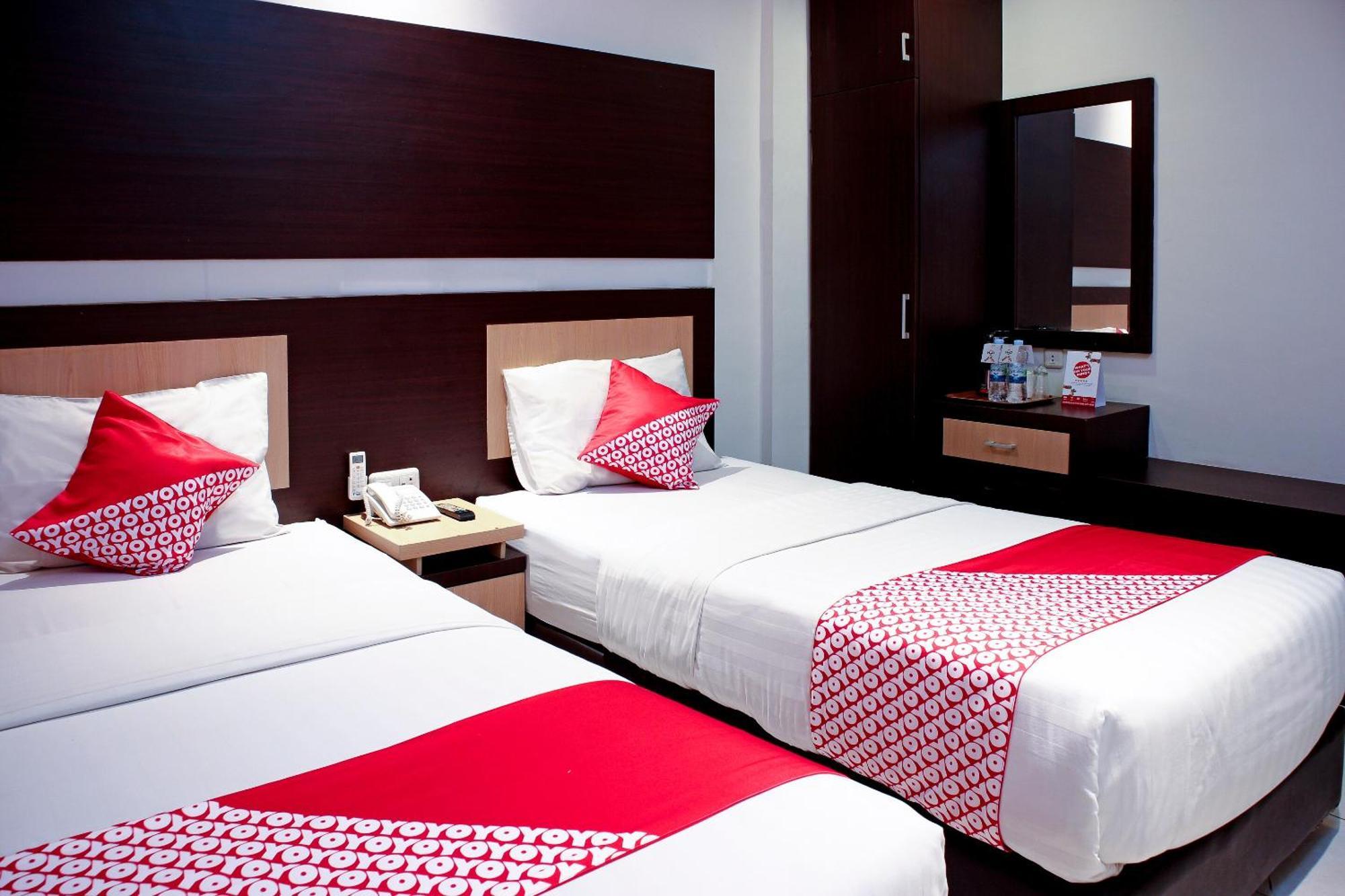 Oyo 1009 Hotel Bumi Malaya Medan Esterno foto