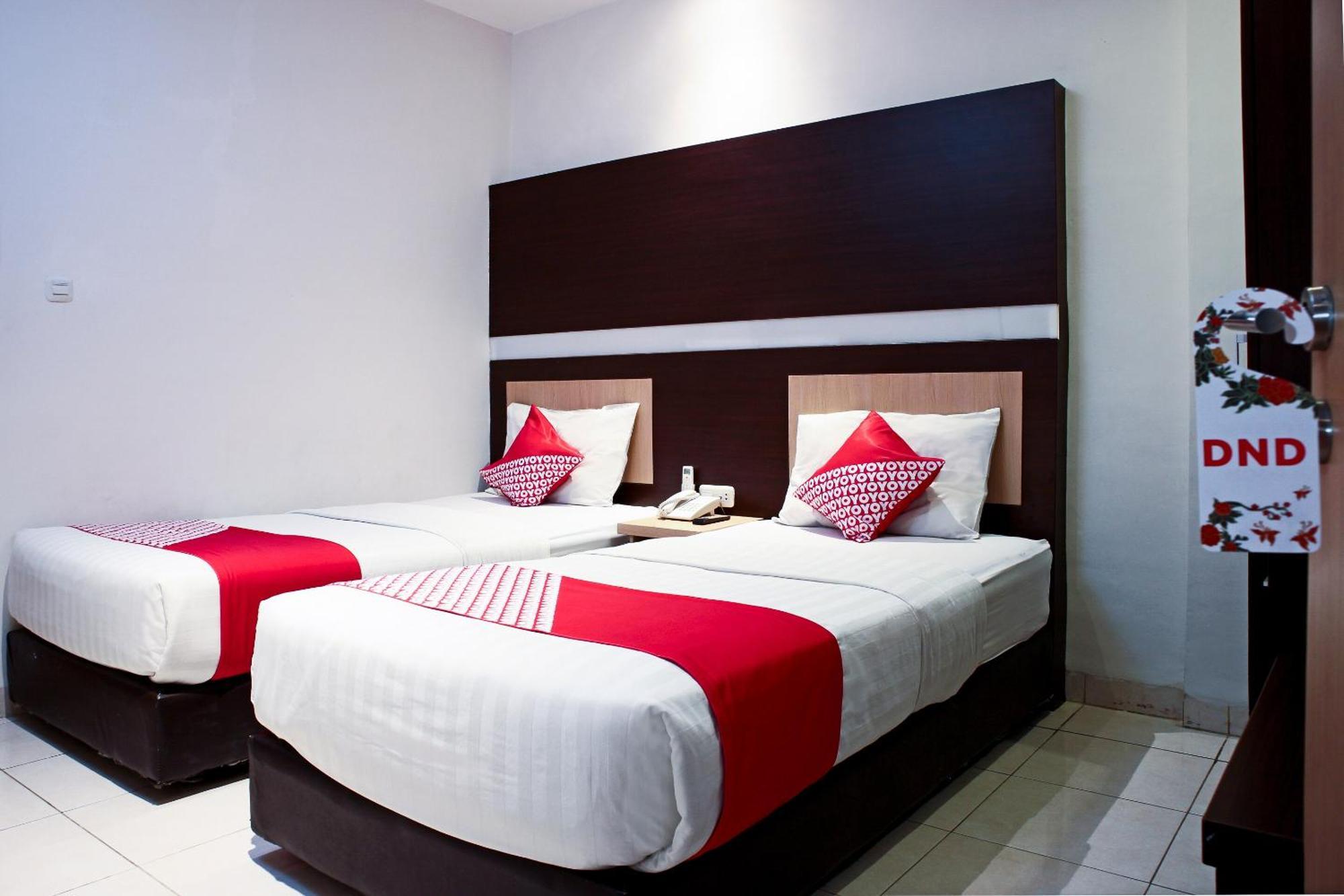 Oyo 1009 Hotel Bumi Malaya Medan Esterno foto