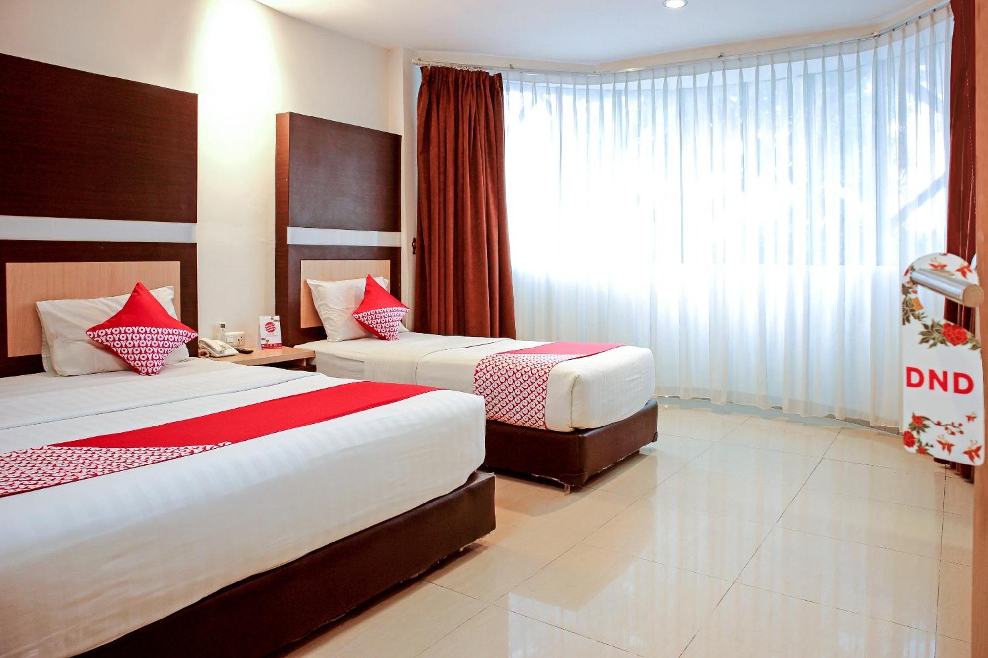 Oyo 1009 Hotel Bumi Malaya Medan Esterno foto